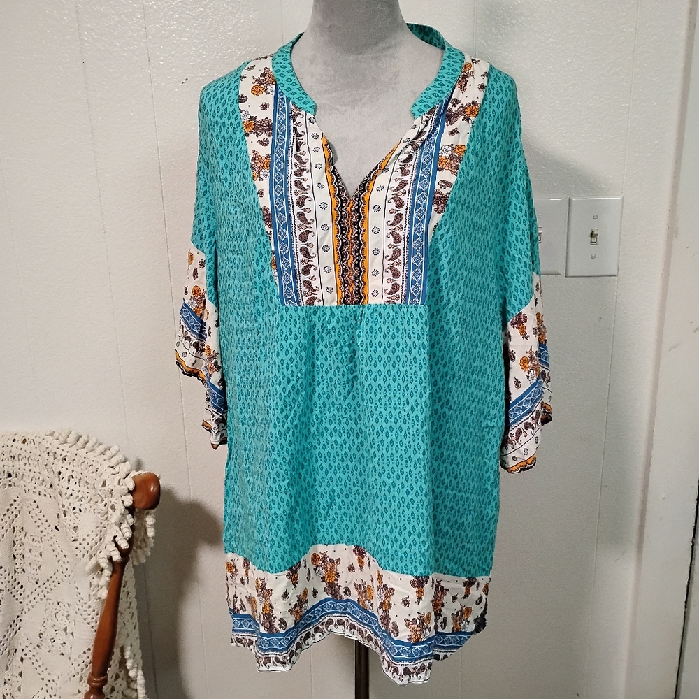 Suzanne Betro Teal and White Floral Tunic Boho Casual Feminine Romantic Preppy